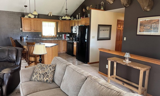 Leopolis House | Charming 3-bedroom house on 12 acres in beautiful Tigerton near Big Falls, WI