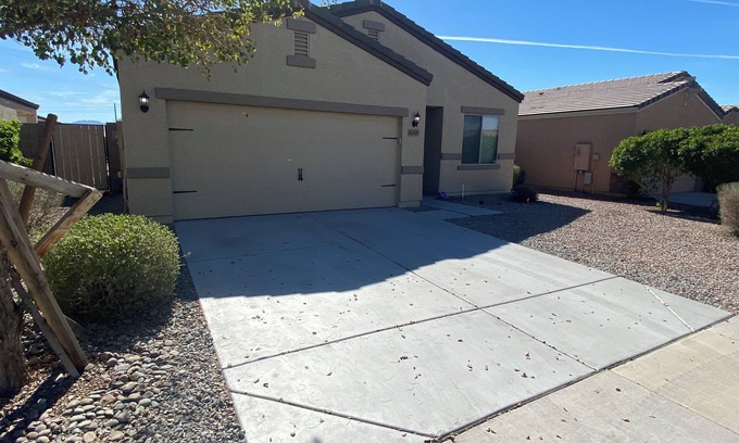 Tuscano House | Charming 3-bedroom house with AC, WiFi in serene Tolleson