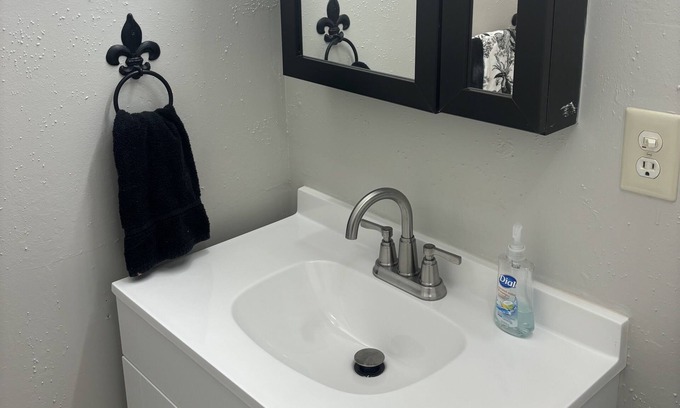Oolitic House | Charming 3-bedroom house in pleasant Bedford. 20 minutes from Bloomington!