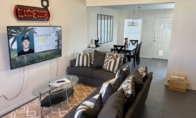 Chamberino House | Charming 3-bedroom house in enjoyable El Paso with WiFi, AC