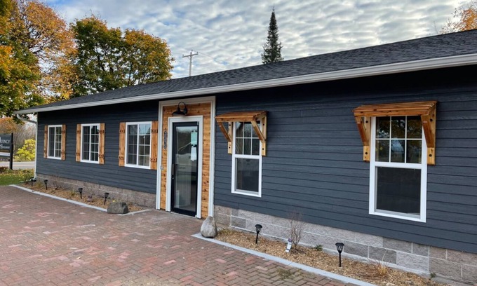 Hancock House | Charming 3-bedroom house with AC, WiFi, in welcoming Hancock