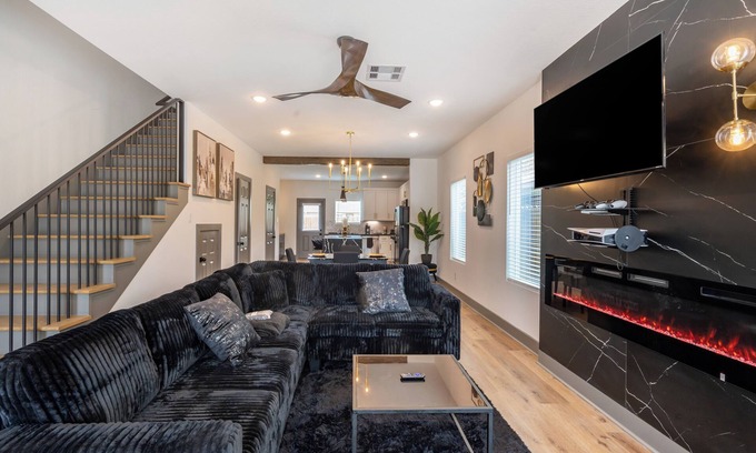 Northeast Houston House | Charming 3-bedroom house in wonderful Houston with WiFi, AC