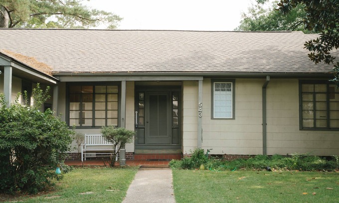 Tougaloo House | Charming 3-bedroom house in pleasant Jackson with AC, WiFi