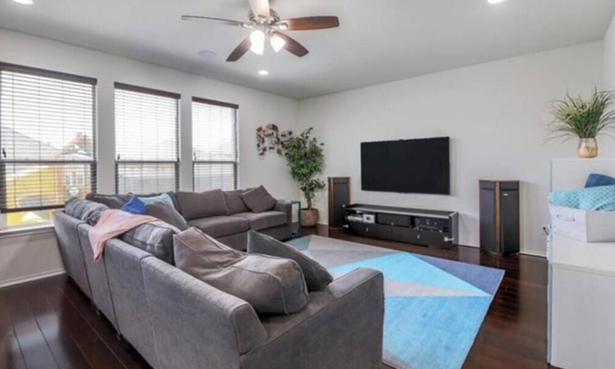 Leander House | Charming 3-bedroom house with WiFi, AC in welcoming Leander