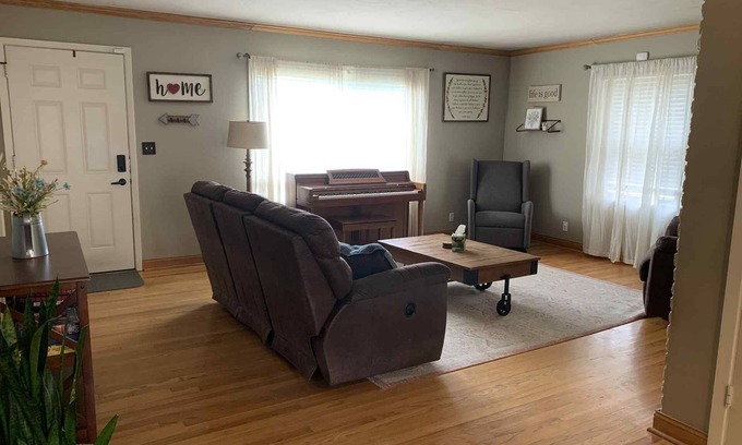 Lincoln House | Charming 3 Bedroom House Conveniently Located in Central Lincoln