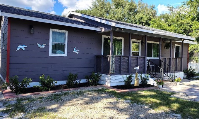 Navarre House | Charming 3-bedroom house in fabulous Navarre within minutes from the beach.