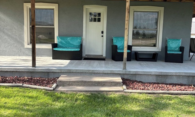 Garden County House | Charming 3-bedroom house in wonderful town of Oshkosh, family and pet friendly!