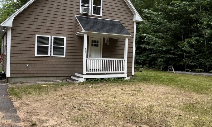 The Bluffs House | Charming 3-bedroom house in delightful Ossipee with AC, WiFi