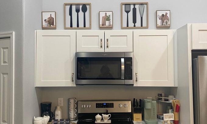 Sanford House | Charming 3-bedroom house in lovely Sanford with WiFi and AC