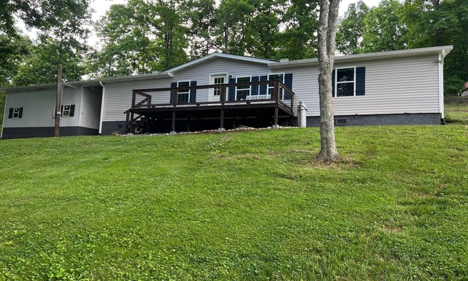 Walland House | Charming 3-bedroom house with AC and WiFi in Walland