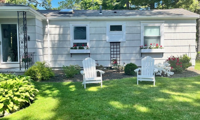 Wayland House | Charming 3-bedroom house with AC and WiFi in lovely Wayland