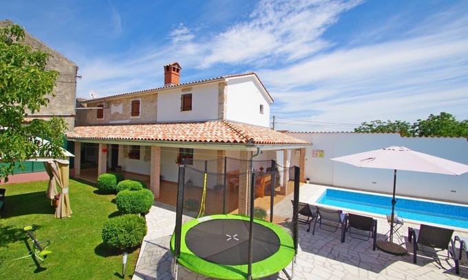 Sajini House | Charming 3-bedroom house with private pool and beautiful garden