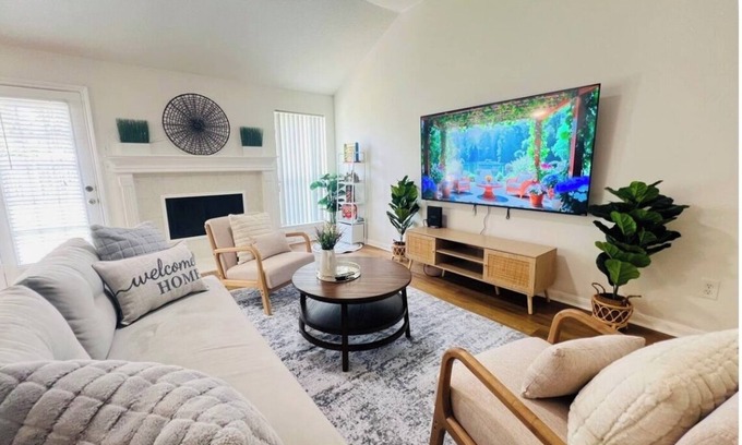 Barker House | Charming 3-bedroom house in delightful Katy! Perfect for family groups!