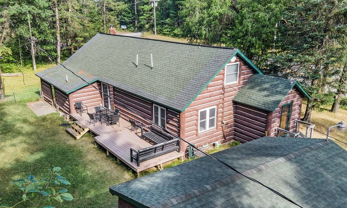 Mio House | Charming 3-bedroom house in wonderful Mio with WiFi, AC.