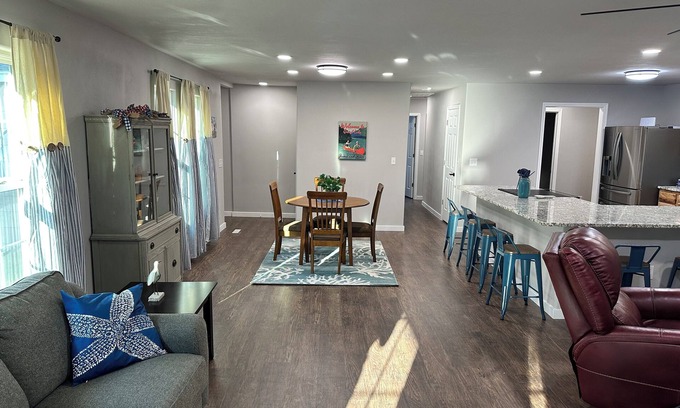 Afton House | Charming 3-bedroom house with WiFi and AC in Afton in Duck Creek landing.