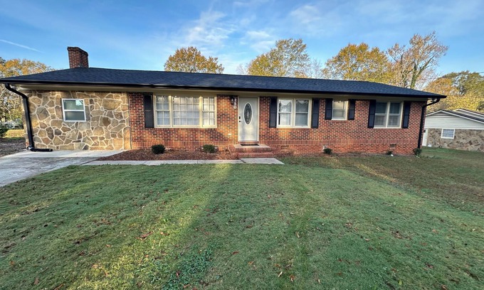 Athens House | Charming 3-bedroom house in Athens with WiFi and AC
