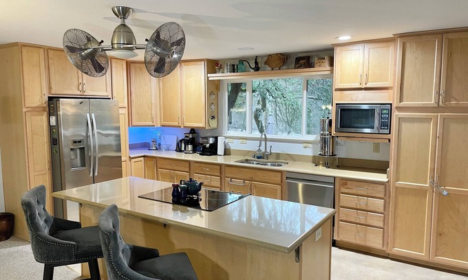 Chico House | Charming 3-bedroom house with Private Creek in peaceful Butte Creek Canyon