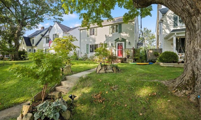 Westgate House | Charming 3 Bedroom House in a Quiet Neighborhood