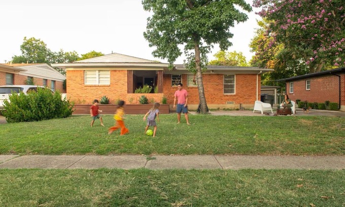 Dallas House | Charming 3-bedroom house in lovely East Dallas with AC and Plenty of Space
