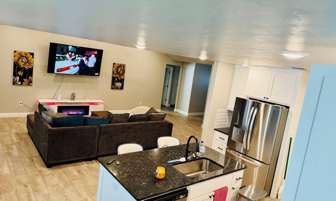 Lawton House | Charming 3-bedroom house with AC and WiFi in peaceful Lawton