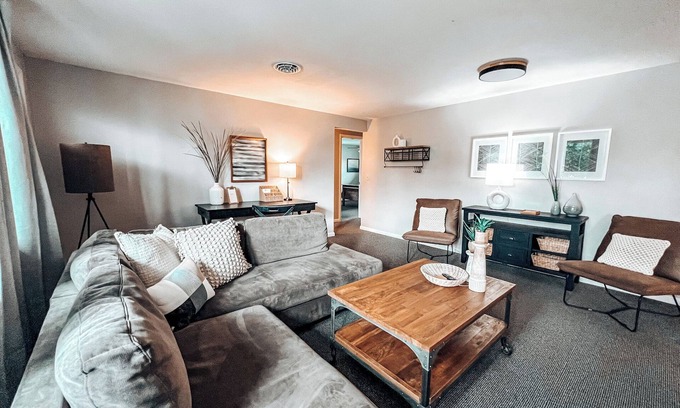 Marion House | Charming 3-bedroom house Near IWU in Marion, Indiana