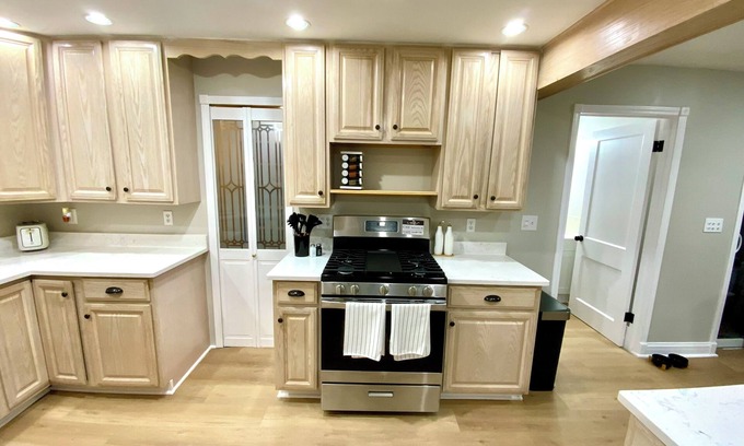 Mentor House | Charming 3-bedroom house in peaceful Mentor with AC