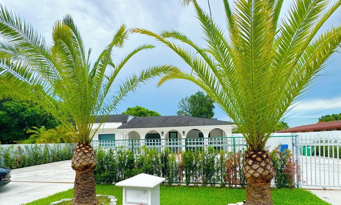 Coral Terrace House | Charming 3-bedroom house in marvelous Miami with AC, WiFi