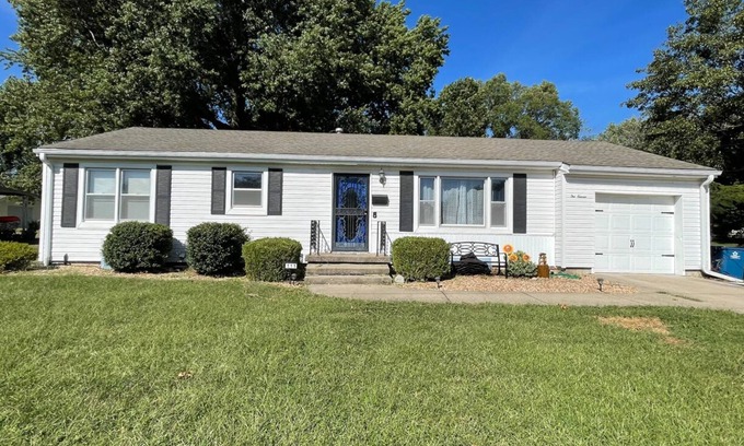 Odessa House | Charming 3 Bedroom House away from it all but Close to everything
