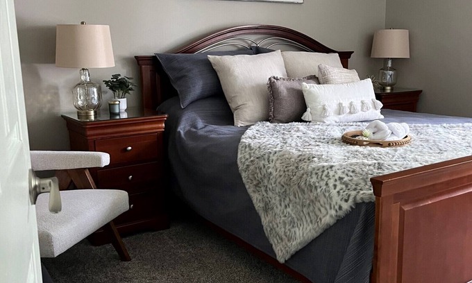 Millard House | Charming 3-bedroom house in Omaha