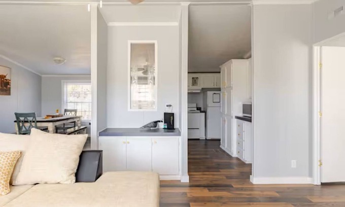 Wheatland House | Charming 3-bedroom house with WiFi and AC in wonderful Yukon