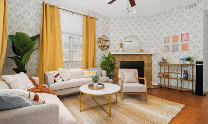 Barker House | Charming 3-bedroom house with Pool, Backyard Lounge, Game room in welcoming Katy