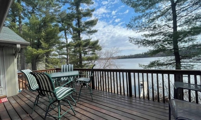 Siren House | Charming 3+ bedroom lake home on clean Dunham Lake, includes WiFi & laundry.