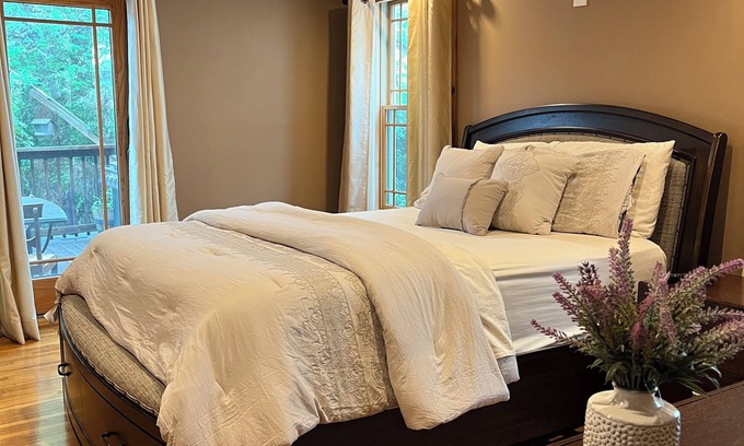 North Buffalo House | Charming 3-bedroom lower unit home in Buffalo