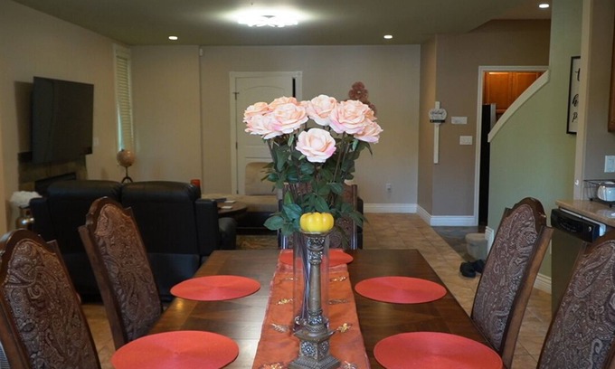 Kennydale House | Charming 3-bedroom luxury townhome at Great Location