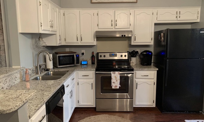 Lakeland House | Charming 3 bedroom Memphis Suburbs
