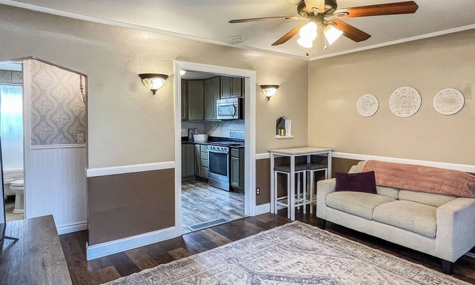 Central - Terry House | Charming 3 bedroom Midtown Cottage