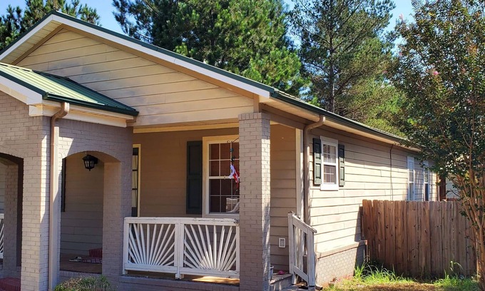 Starkville House | Charming 3-bedroom peaceful living in a specious house!