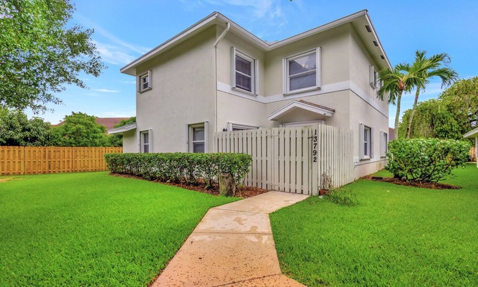 Greenview Shores House | Charming 3-bedroom rental less than 2 miles to Wellington Equestrian Festival