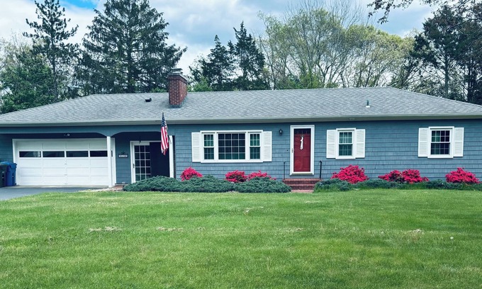 Montville House | Charming 3-bedroom ranch 1 minute from Mohegan Sun.