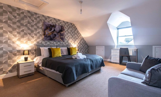 Winsford Apartment | Charming 3-Bedroom Semi-Detached Home with Driveway for One Car