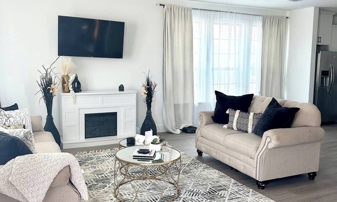 Crowley House | Charming 3 bedroom TH w/WiFi, AC in lovely Crowley, near Fort Worth.