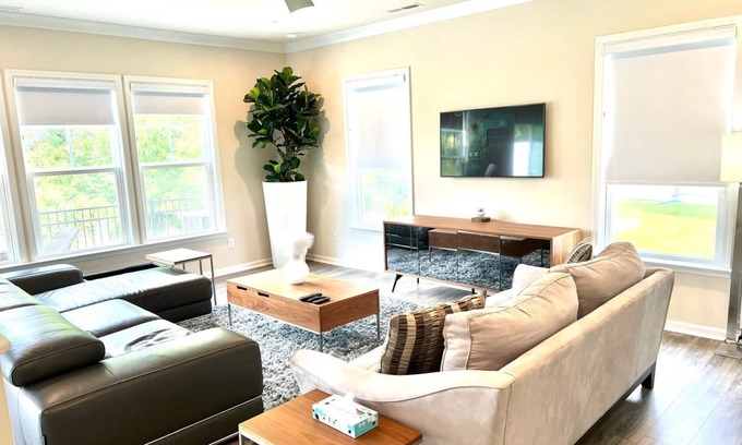 Charlotte House | Charming 3-bedroom townhome with WiFi, fitness room in brilliant Charlotte
