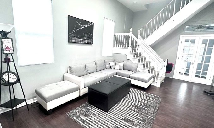 Glenwood House | Charming 3-bedroom townhome with WiFi, AC in Glenwood