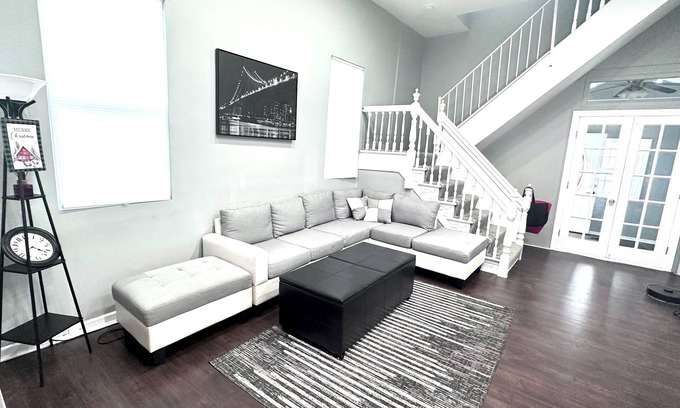 Glenwood House | Charming 3-bedroom townhome with WiFi, AC in Glenwood