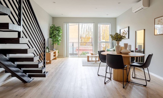Miller Park House | Charming 3-bedroom townhome with WiFi and AC in marvelous Seattle
