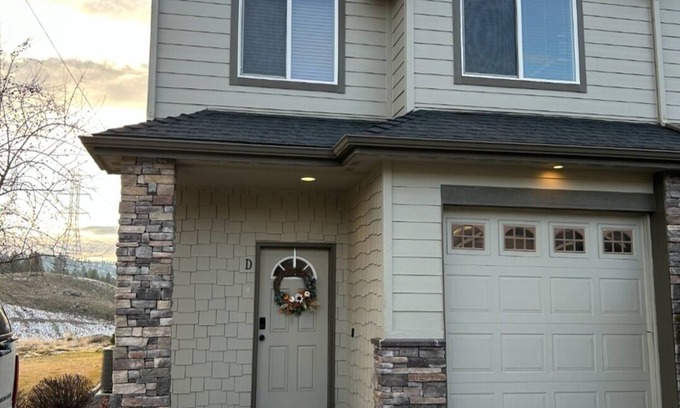 Fairwood House | Charming 3-bedroom Townhouse in North Spokane