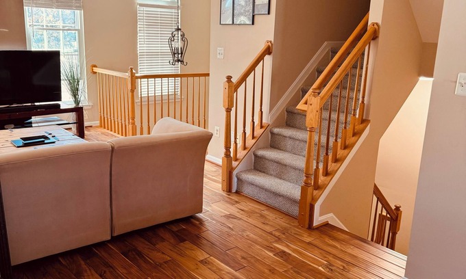 Laurel House | Charming 3-bedroom townhome with WiFi Parking and AC in Laurel