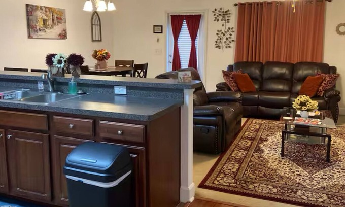 Morrow House | Charming 3-bedroom townhome in Morrow with AC, WiFi.