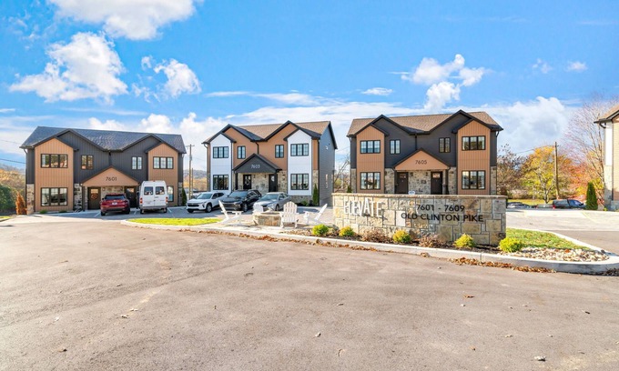 Powell House | Charming 3-bedroom townhome in Powell with a fresh coastal vibe!