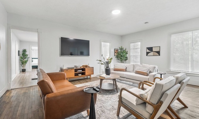 Battle Creek Apartment | Charming 3-bedroom apartment with AC - Walking Distance to Downtown!